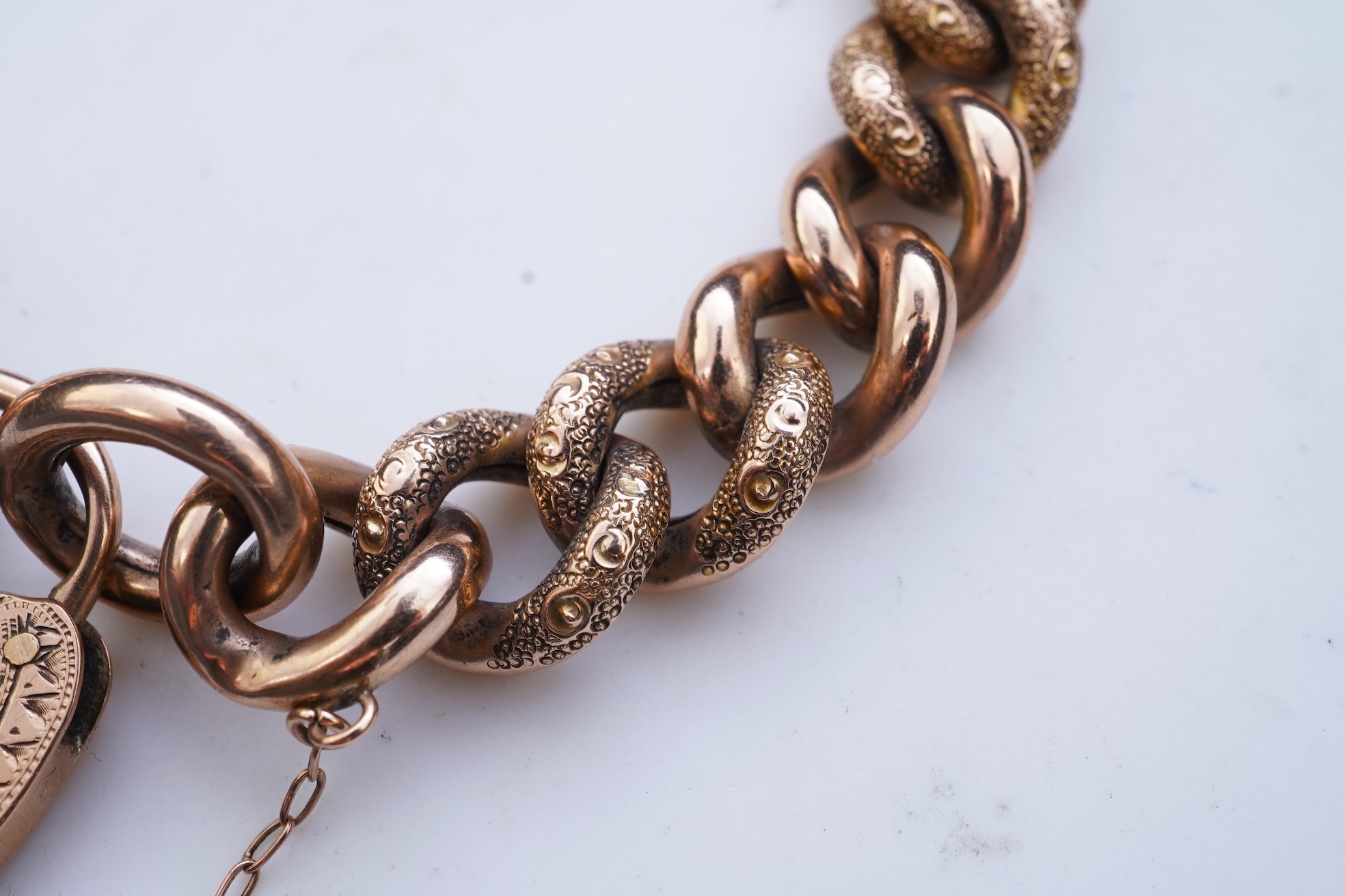 A Victorian gold bracelet, late 19th century